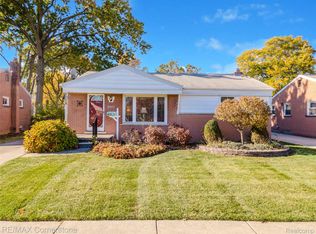 8219 Roselawn St, Westland, MI 48185