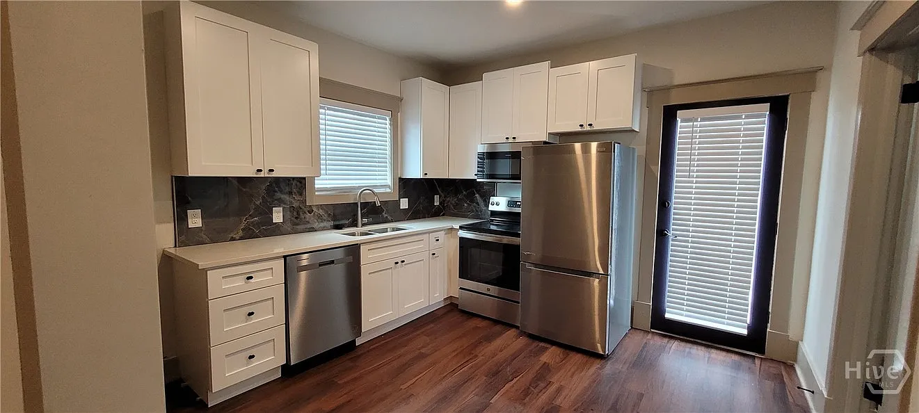 2 bed, 1.0 bath, 1040 sqft, $1,600 — Photo 4