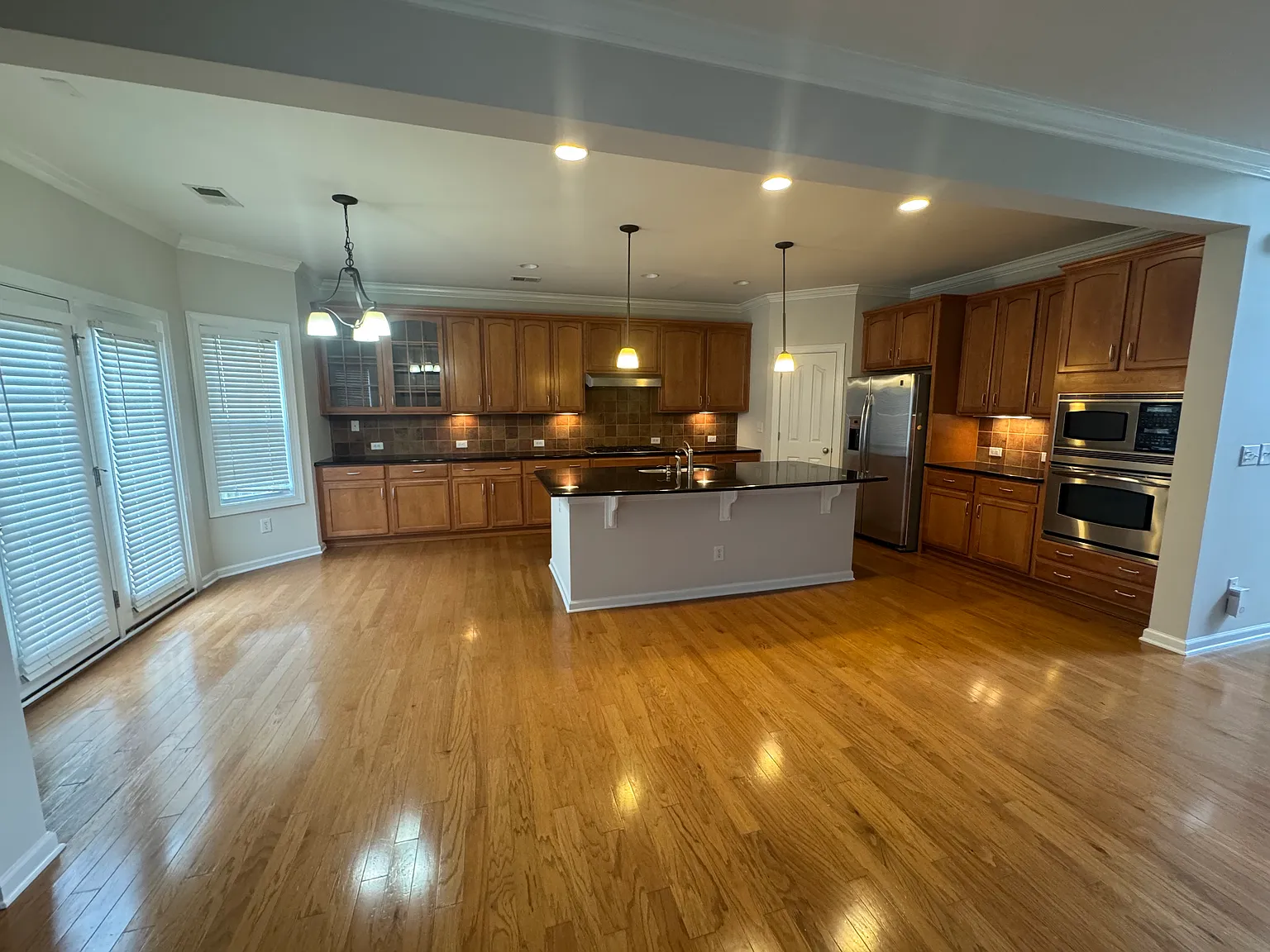 5 bed, 3070 sqft, $3,395 — Photo 3