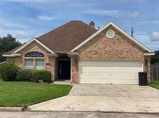 303 Hunter Ridge Ln, Nederland, TX 77627