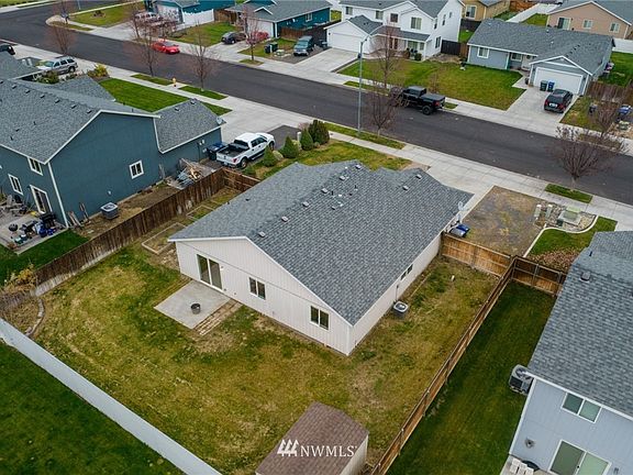 5th image of 1912 S Dilley Street