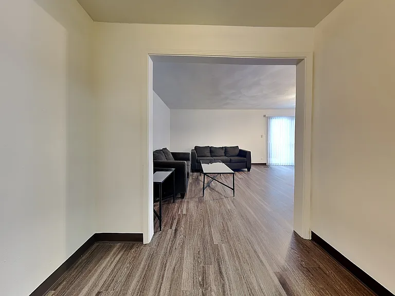 506 E White St #10 — Photo 2