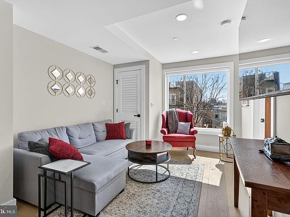 4th image of 919 12th St NE #305
