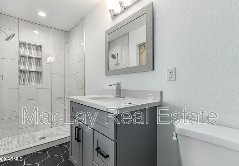 1703 W Lane Ave — Photo 9