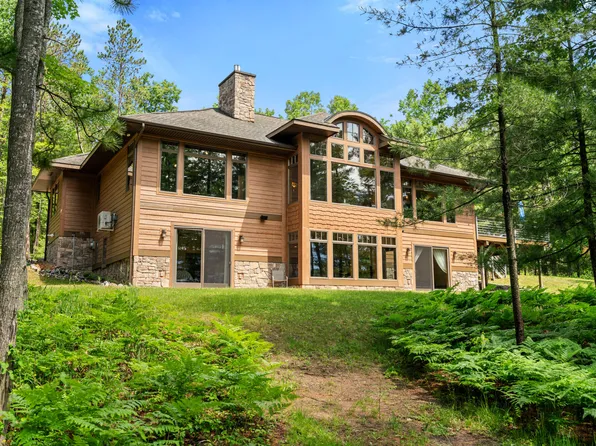 417 N Silver Pl, Indian River, MI 49749
