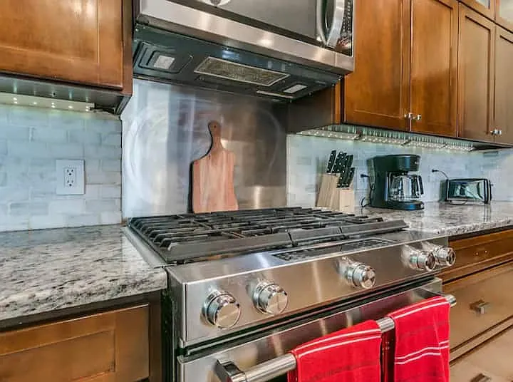 NW 30th Pl — Photo 8