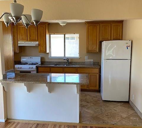 5th image of 1090A Iris St