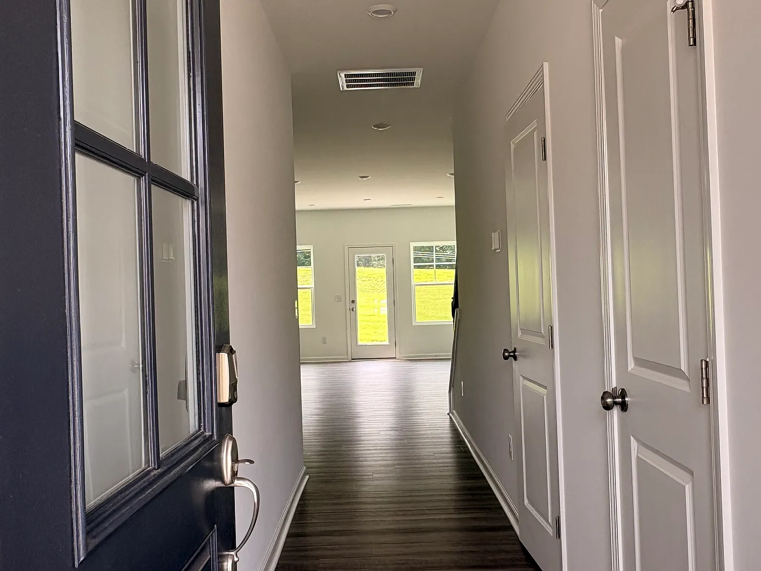 3 bed, 2.5 bath, 1581 sqft, $1,980 — Photo 3
