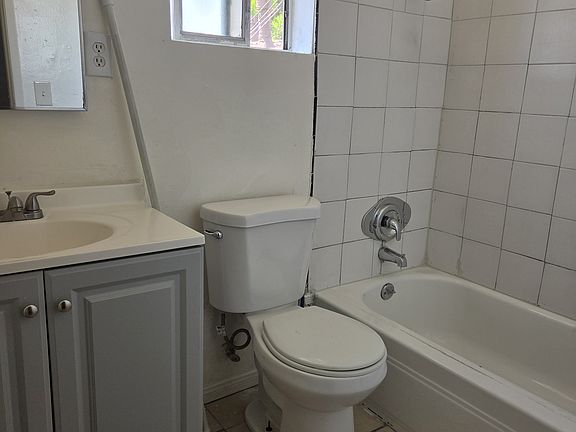 5th image of 663 E Ruddock St #5