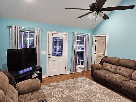 3rd image of 150 Teal Dr