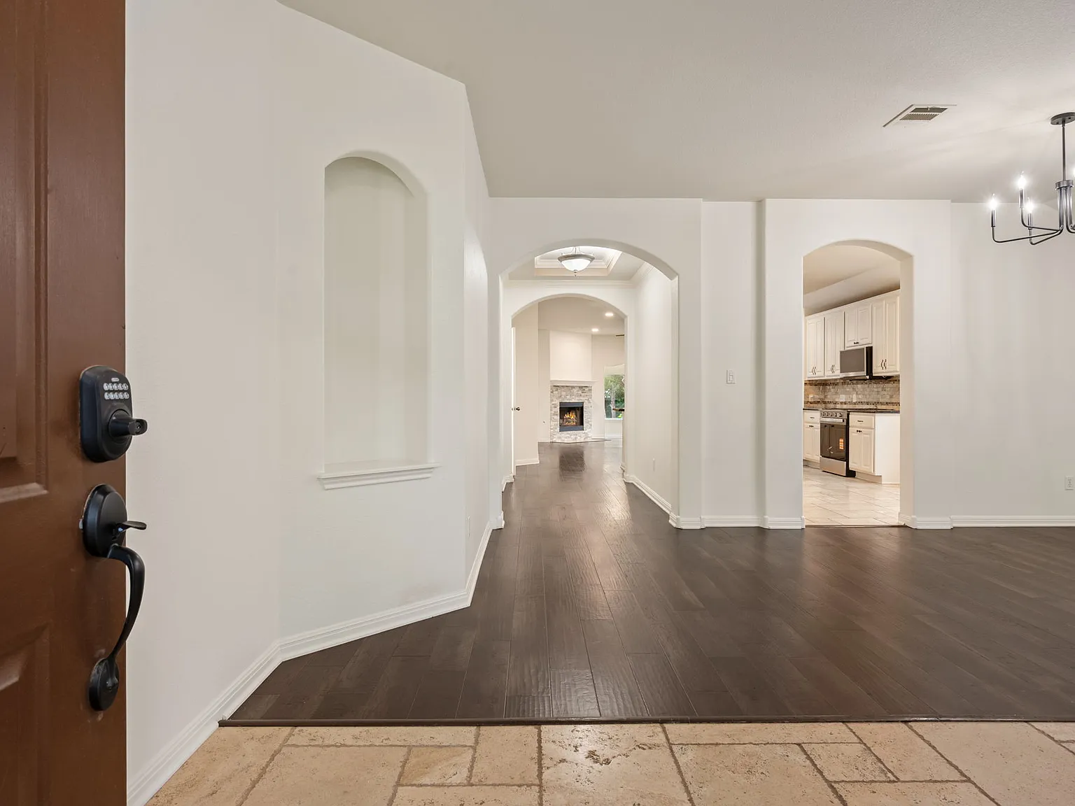 3 bed, 2310 sqft, $2,395 — Photo 4