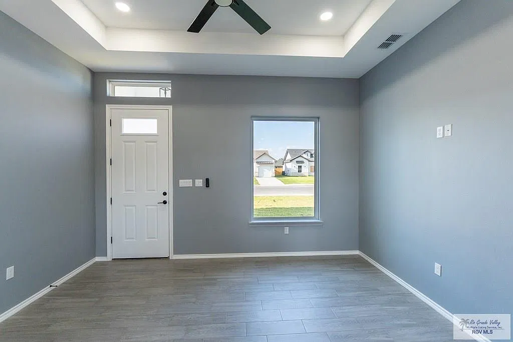 3 bed, 2.0 bath, 1204 sqft, $1,800 — Photo 4