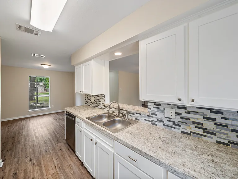 3419 Dovie Dr — Photo 11