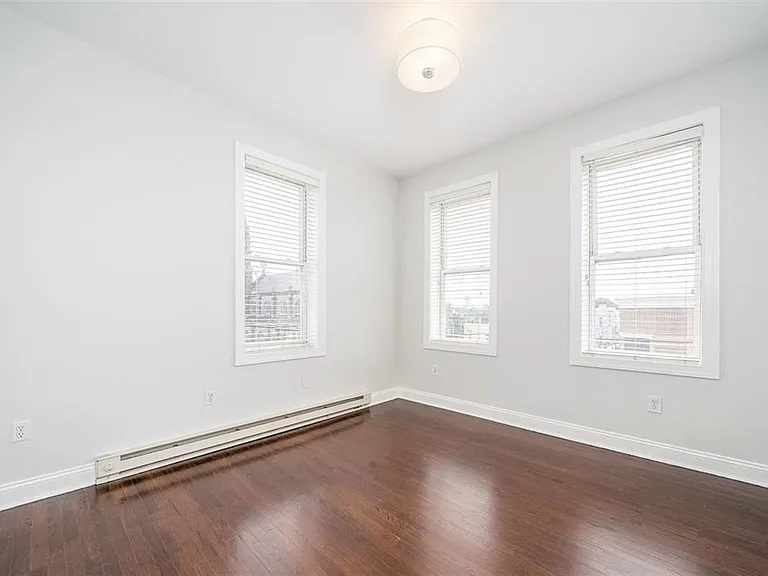372 Communipaw Ave #4L — Photo 16