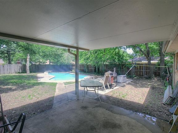 2nd image of 1313 Woodway Dr