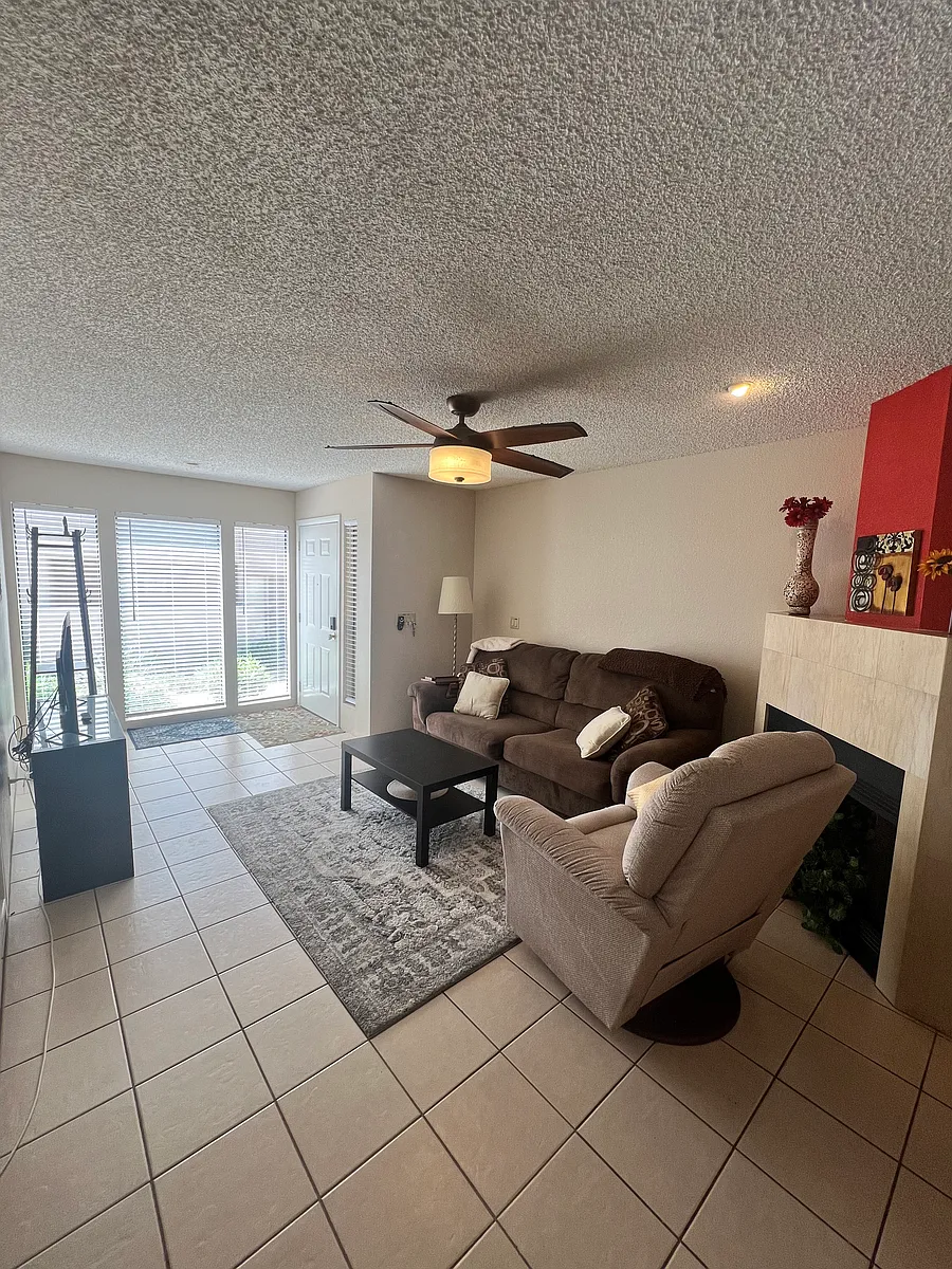 Building Photo - 1820 E Morten Ave #110