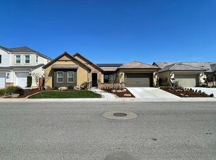 627 Crescent Ln, Madera, CA 93636