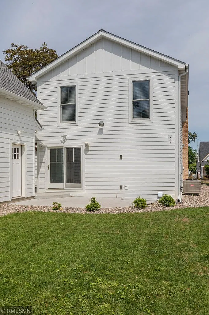4 bed, 3.5 bath, 3800 sqft, $5,400 — Photo 4