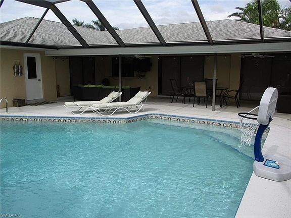 3rd image of 1200 SW 54th Ln