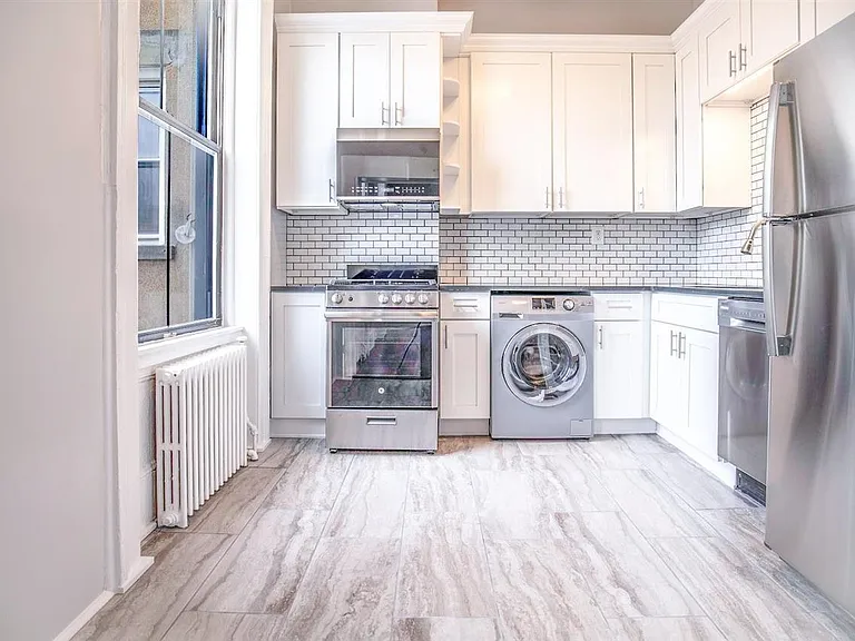 332 Hudson St #3 — Photo 2