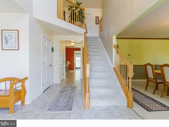 4th image of 210 Hazel Dr