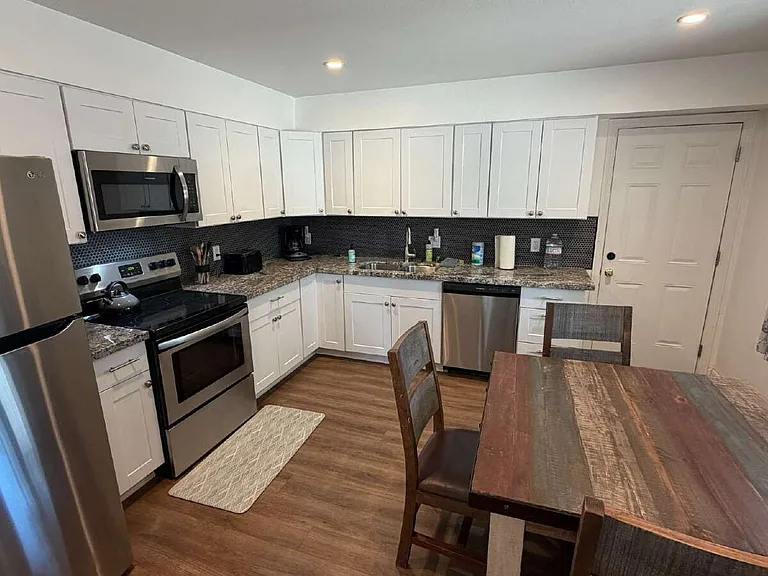 2234 Barton Ave — Photo 9