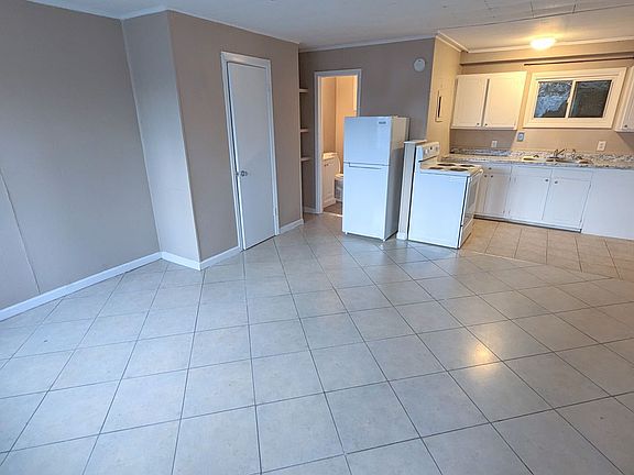 3rd image of 506 W Allen St #1d3d5f6d8