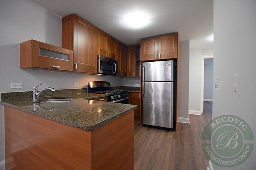 2nd image of 7526 N Seeley Ave APT B3