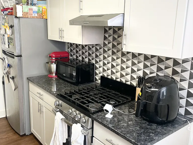 833 Grand Apartments — Photo 6