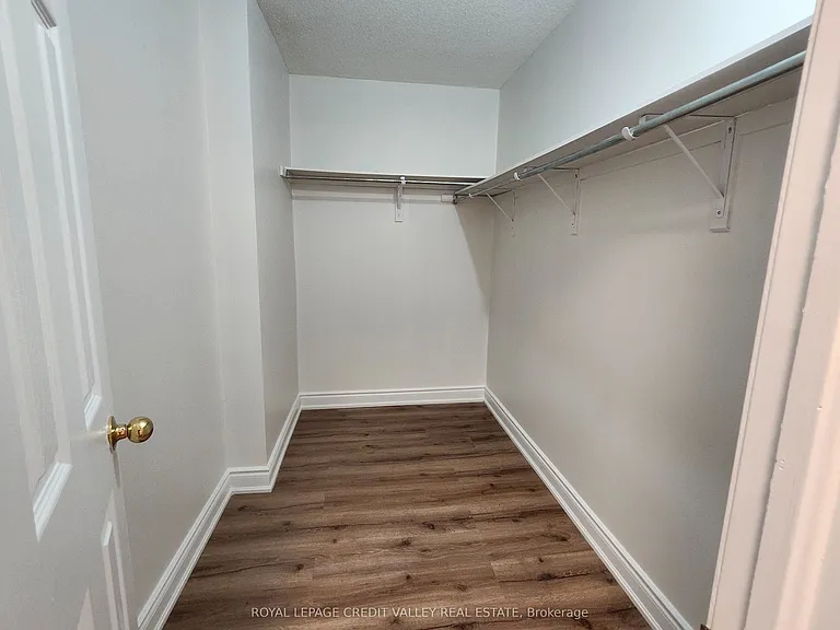800 Dundas St W #39 — Photo 17