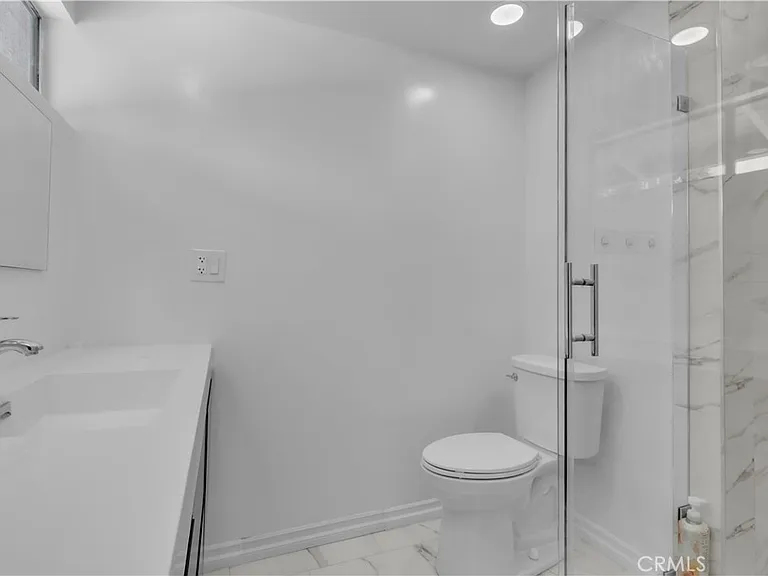 16433 Kingsbury St — Photo 20