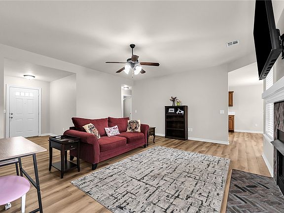 2nd image of 511 Dewberry Ln