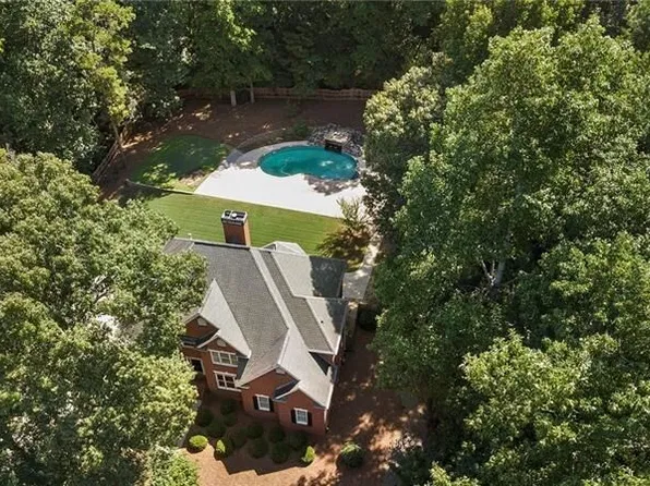 405 Island Cove Dr, Newnan, GA 30263