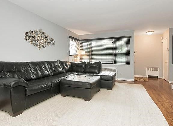 5th image of 413 Park View Ave