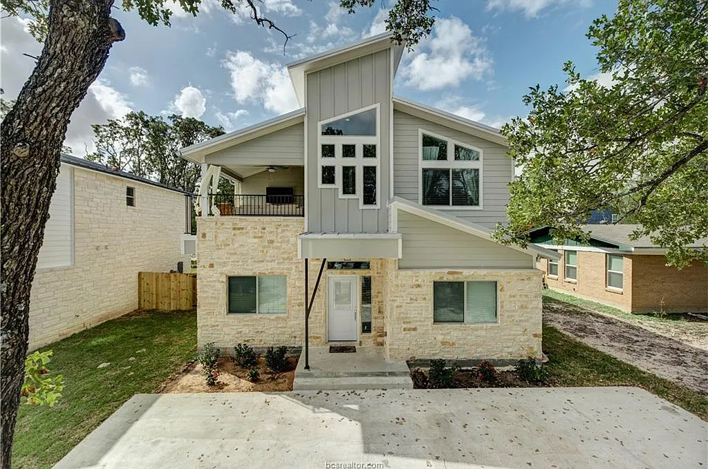 5 bed, 4.5 bath, 2012 sqft, $2,600 — Photo 2