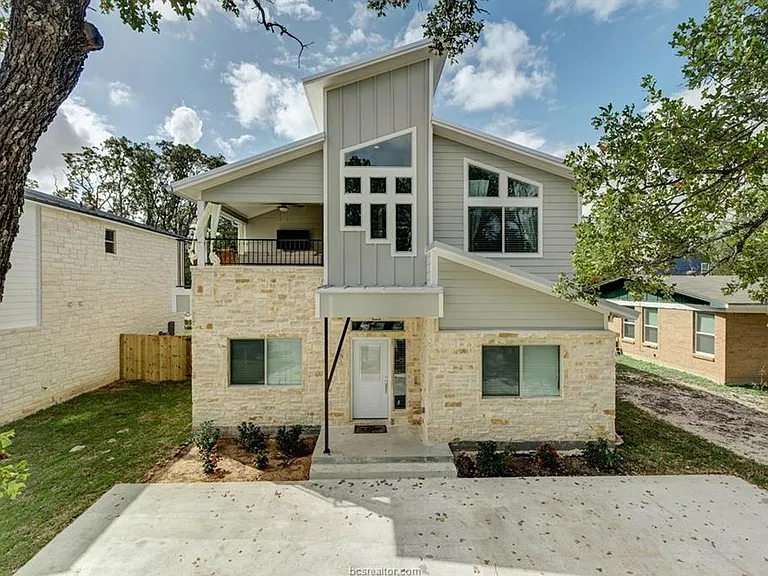 4308 Oaklawn St — Photo 2