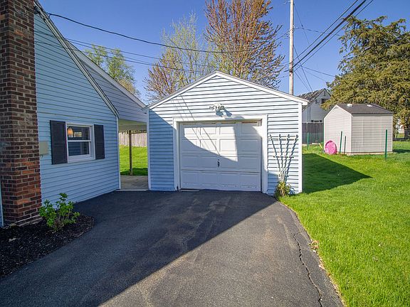 3rd image of 7 David Rd