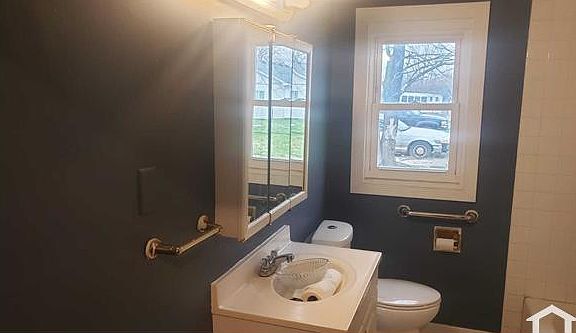 5th image of 2324 N Arlington Ave