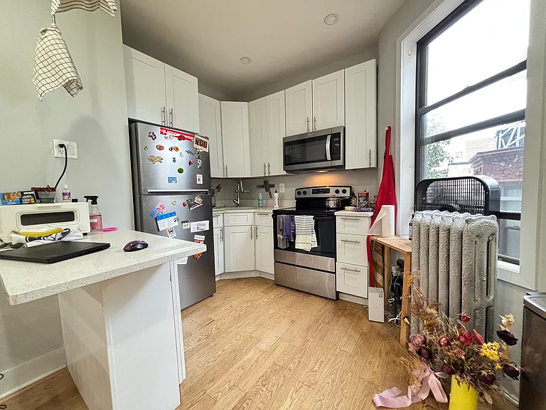 15 Hawthorne St #3C — Photo 2