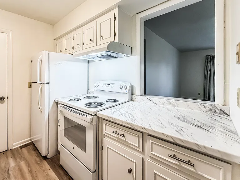 Charlestown Square Apartments — Photo 29