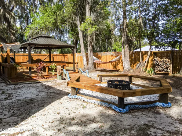 300 7TH Avenue, Welaka, FL 32193