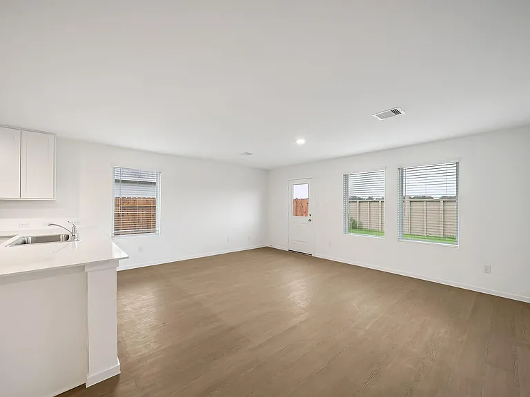 25625 Rose Creek Dr — Photo 4