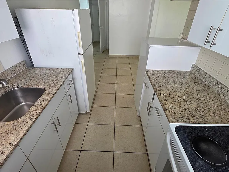 7629 Dickens Ave #4-8 — Photo 11