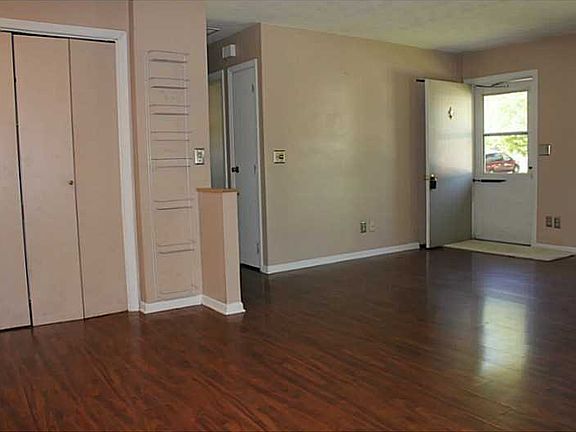5th image of 5026 Seville Dr
