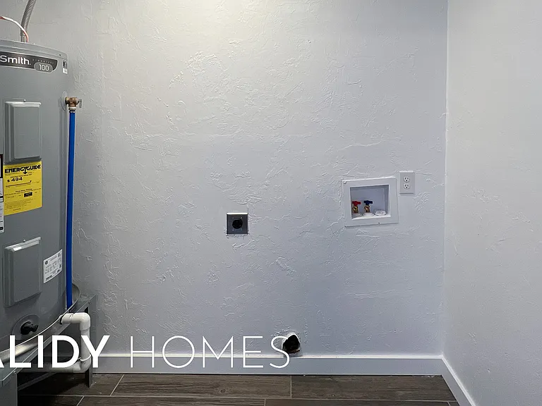 601 W Caddo St — Photo 2
