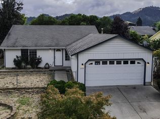 233 SE Wildwood Way, Myrtle Creek, OR 97457