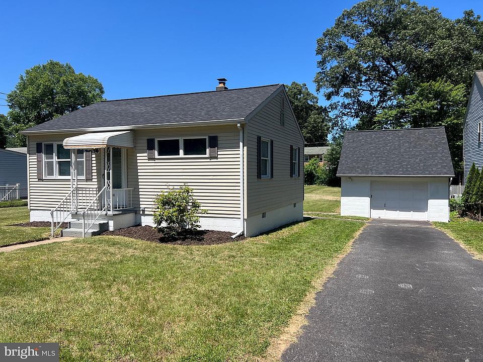 1st image of 10 Spring Knoll Dr