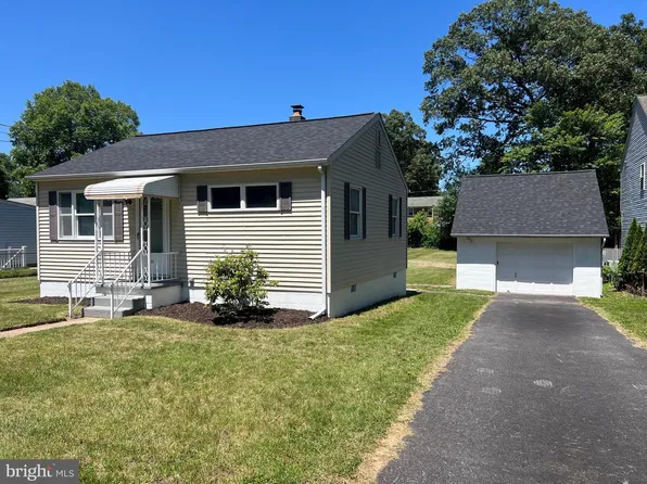 10 Spring Knoll Dr, Pasadena, MD 21122