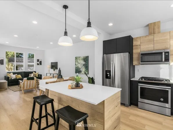 18512 Meridian Ave N #C, Shoreline, WA 98133