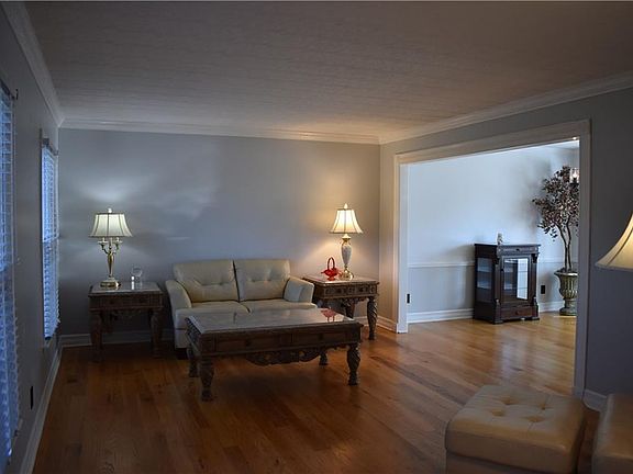 5th image of 201 Duchess Ln
